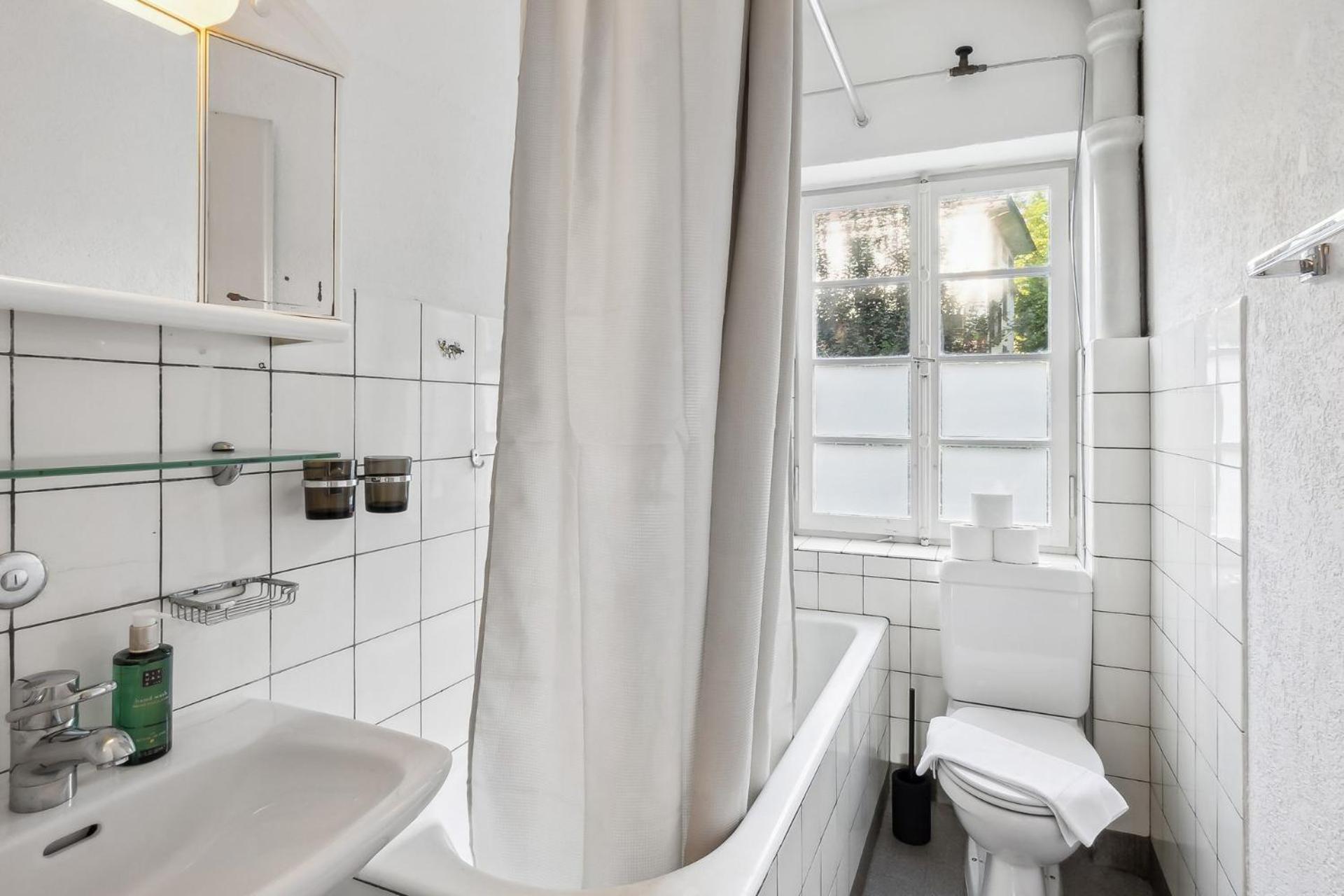 Homey Comfort In Oerlikon Zurich Bagian luar foto